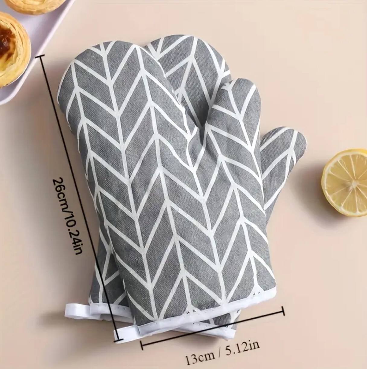 Oven gloves/mitten
Pair