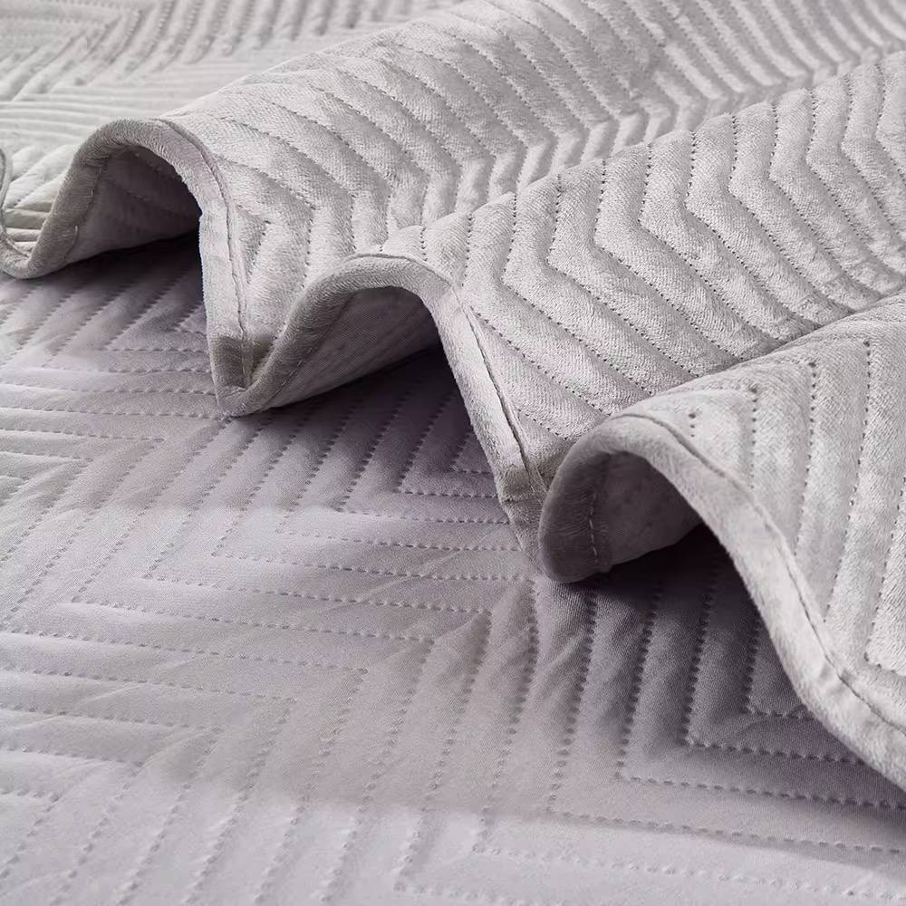 Soft velvet bedcovers
With 2 pillow cases