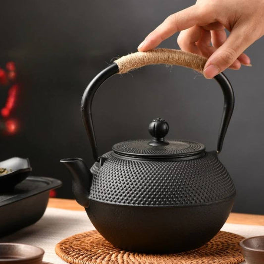 Bigger & better
1.8L original heavy duty cast iron tea pot with infuser