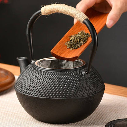 Bigger & better
1.8L original heavy duty cast iron tea pot with infuser