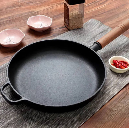 Thickened cast iron frying pan with bamboo lid