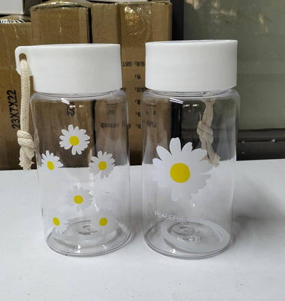 Cute transparent water bottles.
450ml