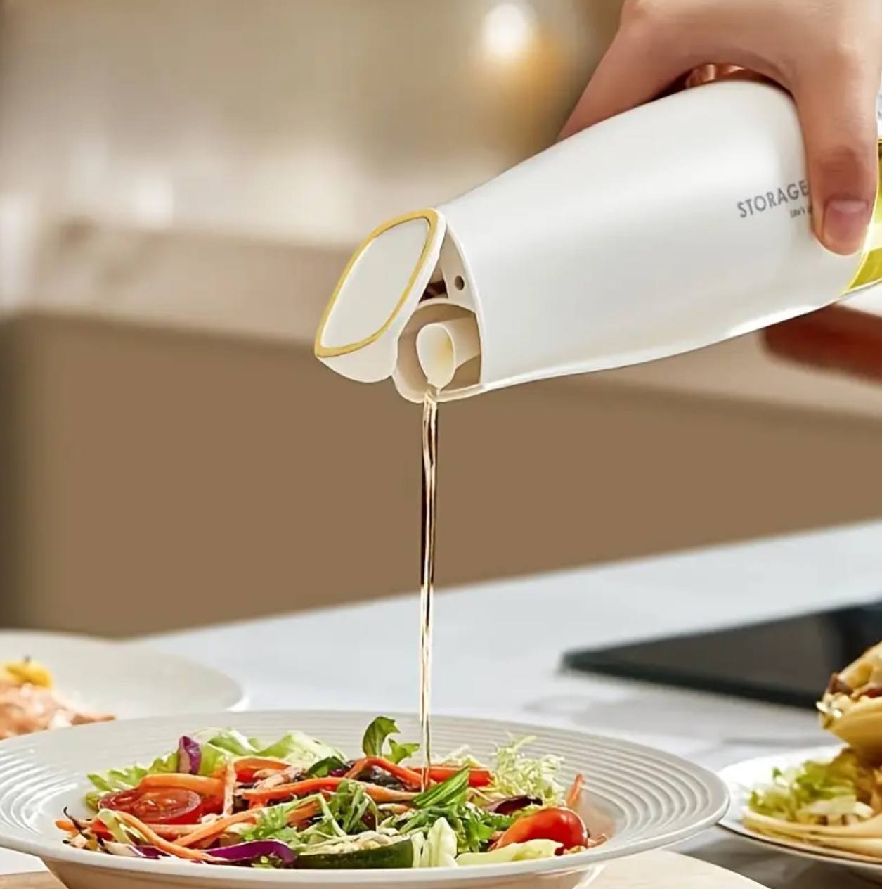 Automatic oil dispenser