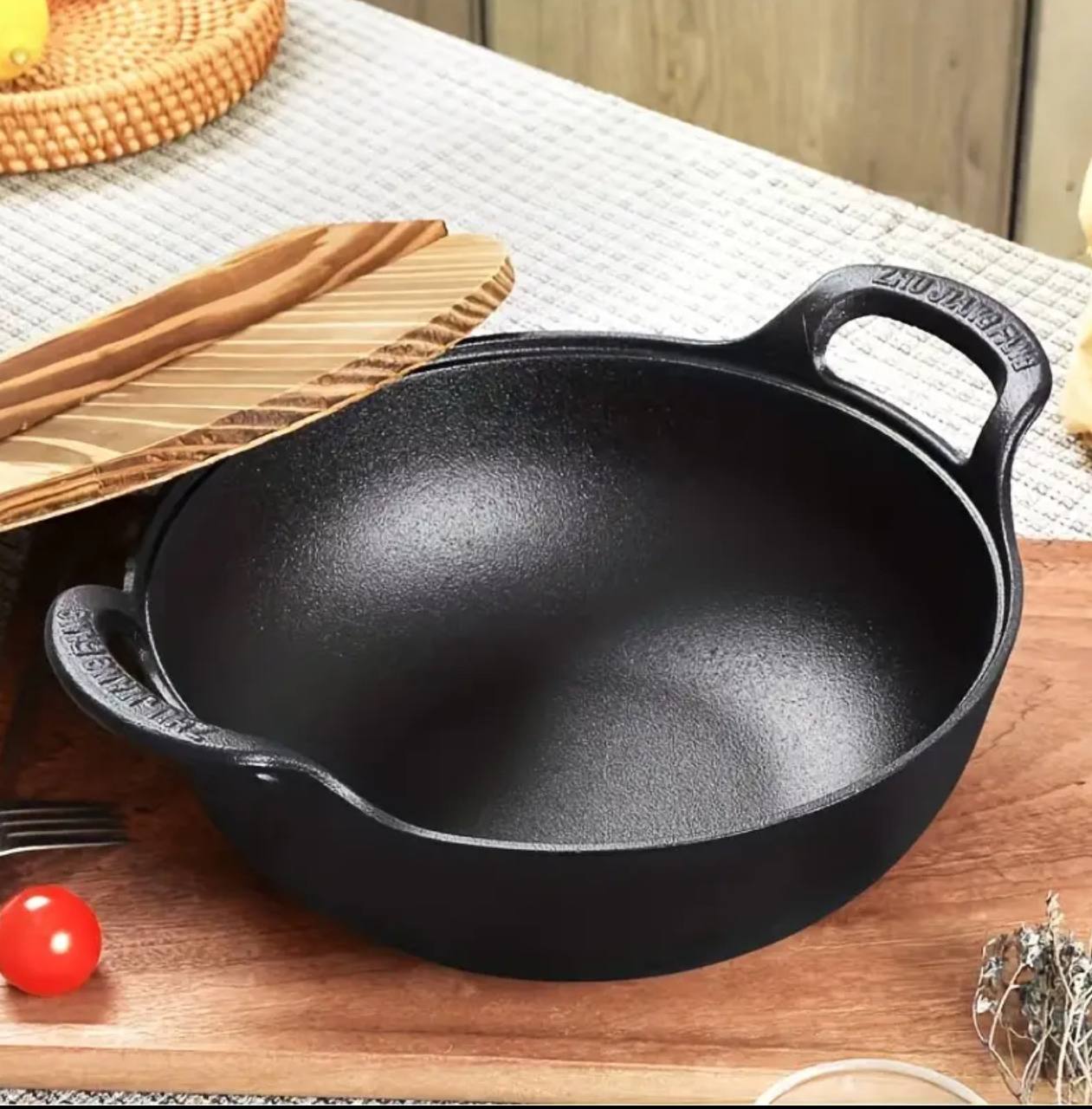 Pre-seasoned Pure Cast Iron Flat Bottom Wok with Wooden Lid