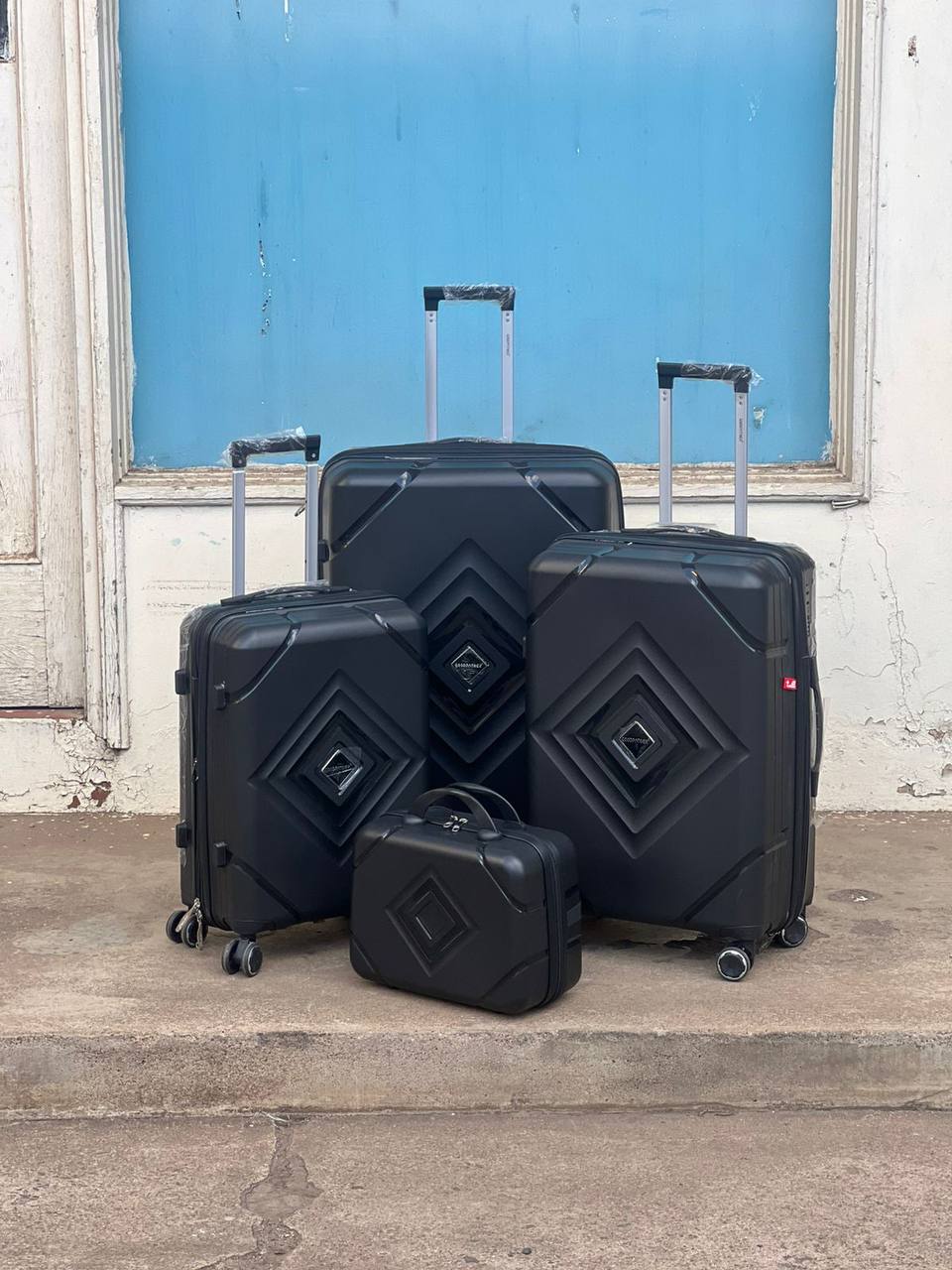 4 n 1 Luxurious Unbreakable PP Suitcase
