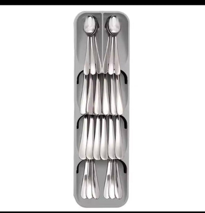 Compact cutlery holder