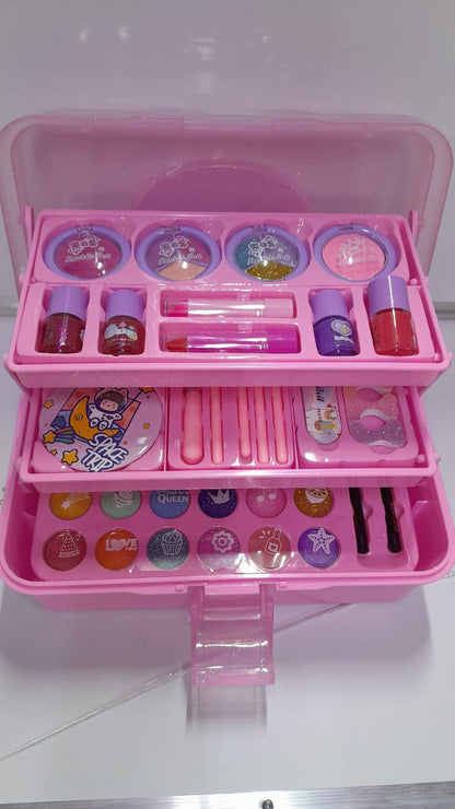 Danielle Belle Mega Makeup Kit.