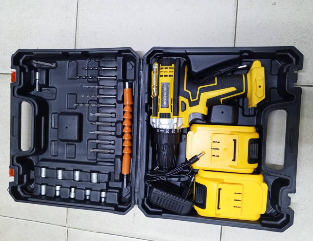 Rechargeable 21 V Cordless Screwdriver Set