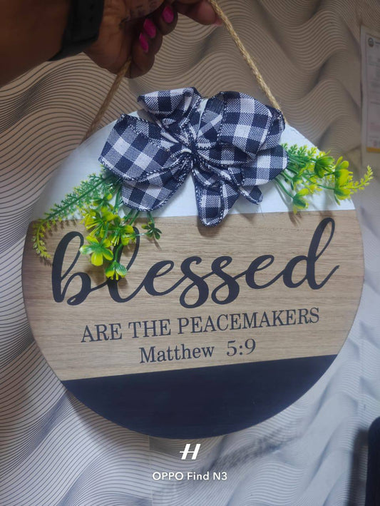 Round wooden wreath decor