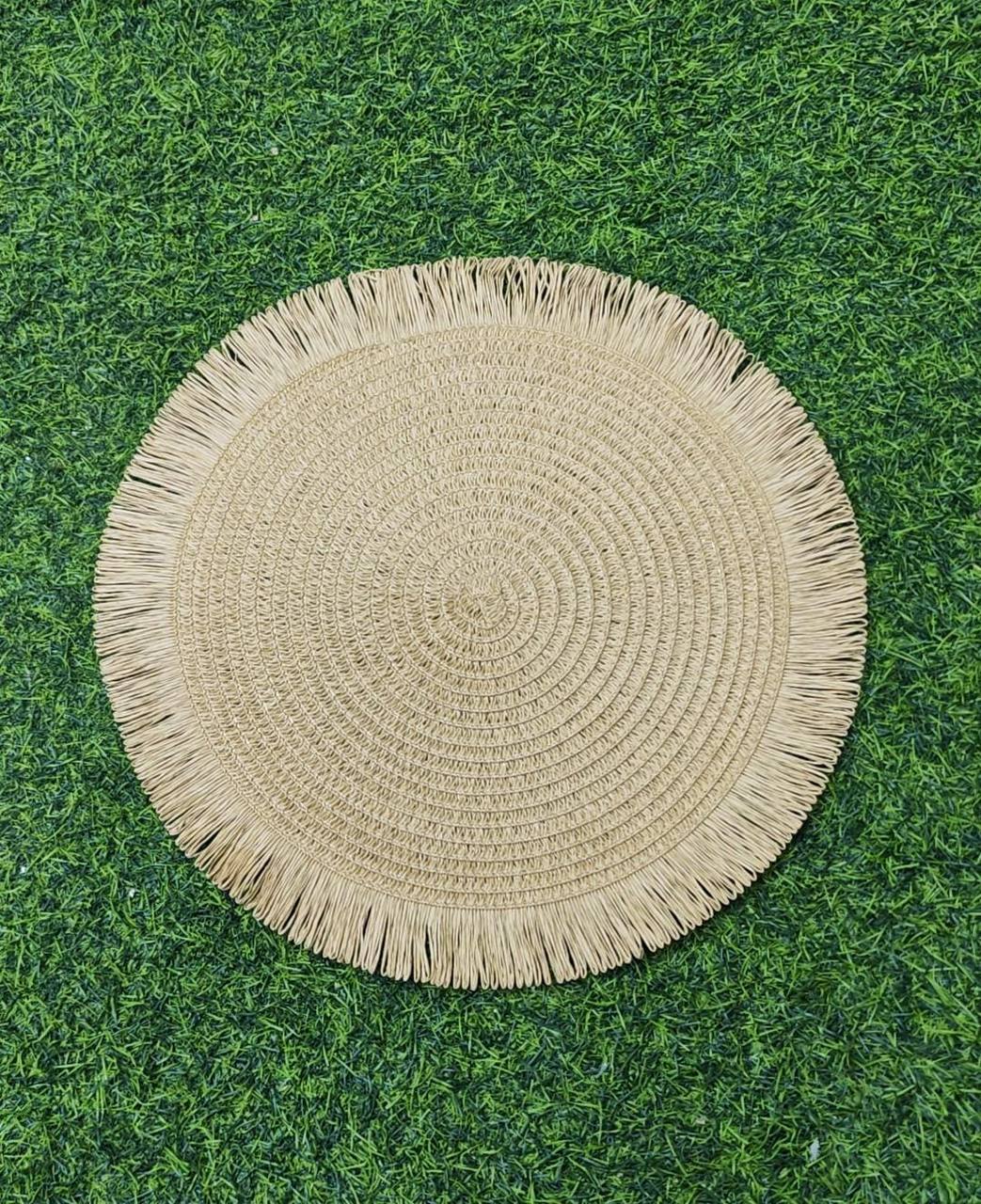 Luxurious woven round rattan Table mats/placemat
Size: 38cms
Colour: Dark brown, light brown and cream white 
6pcs