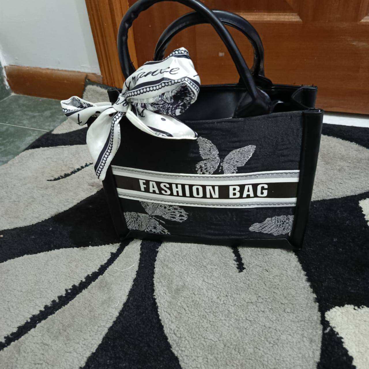 Fashionable summer handheld bag