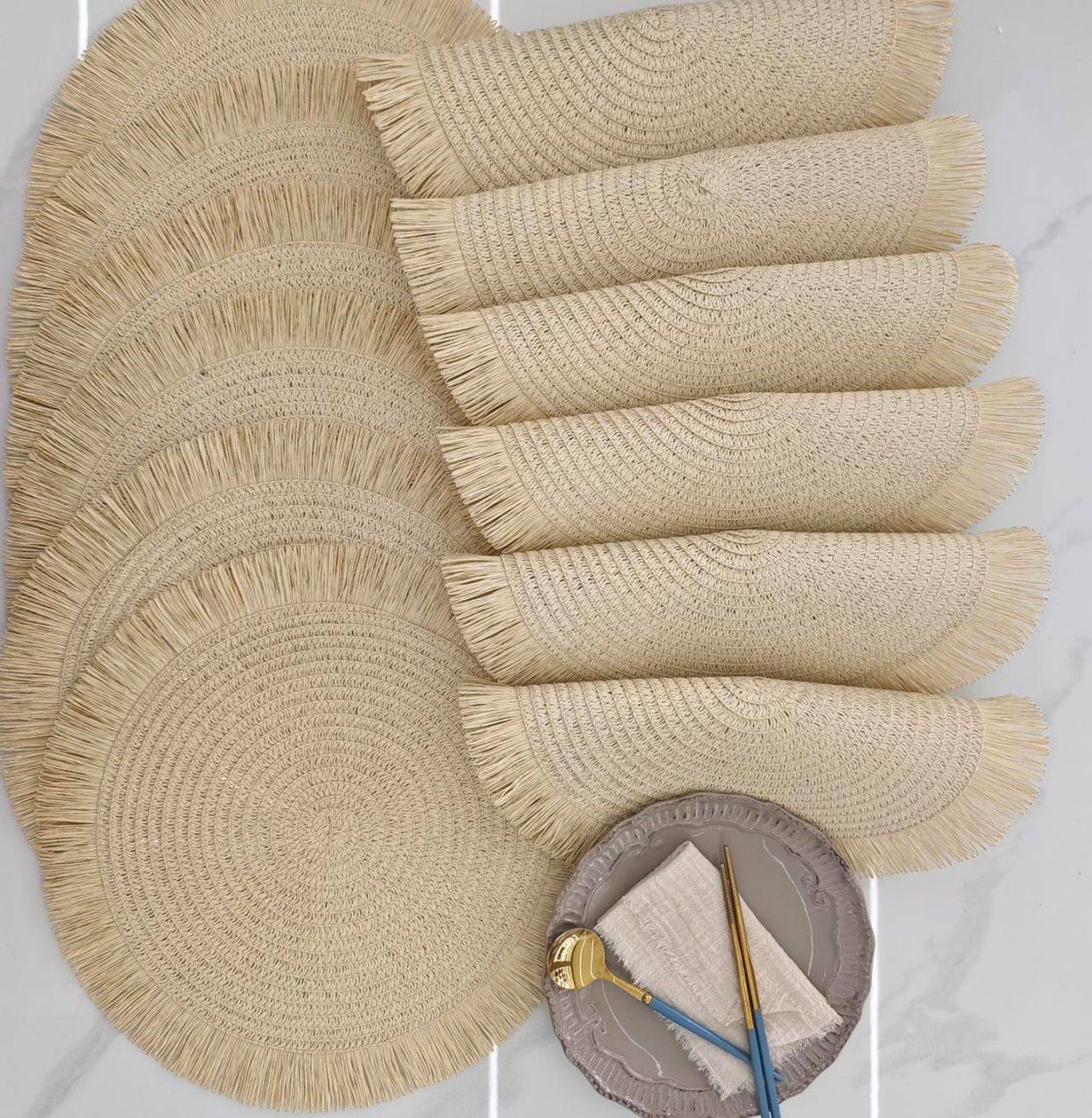 Luxurious woven round rattan Table mats/placemat
Size: 38cms
Colour: Dark brown, light brown and cream white 
6pcs