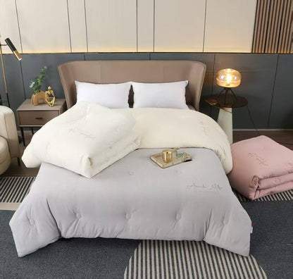 Premium  quality duvet
Size: 6*6 200*220cm