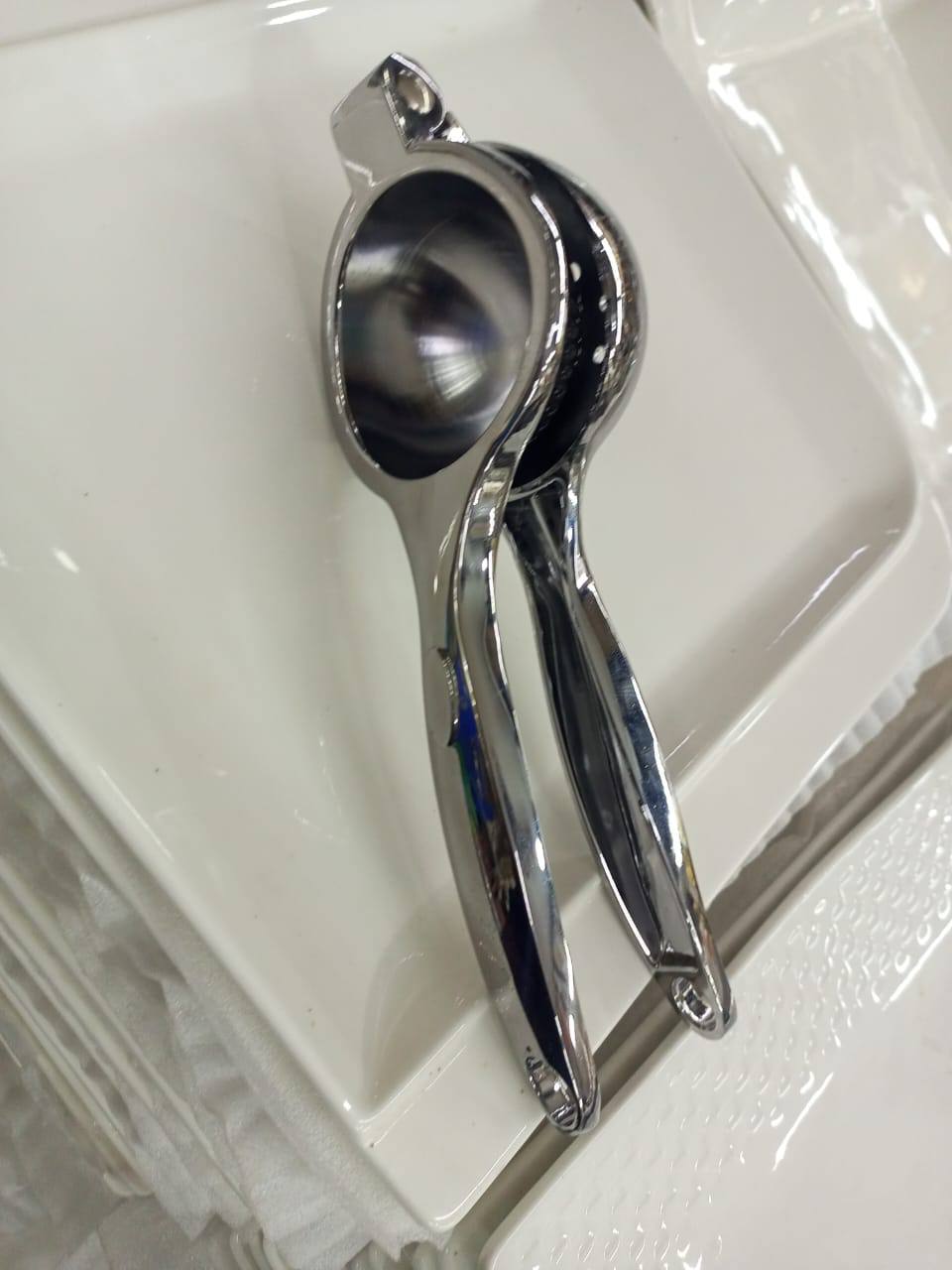 Heavy gauge lemon squeezer