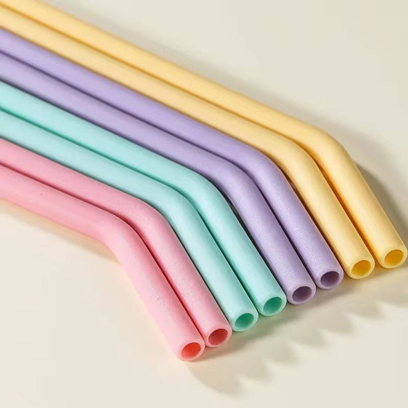 Reusable silicone straws 
4pcs s