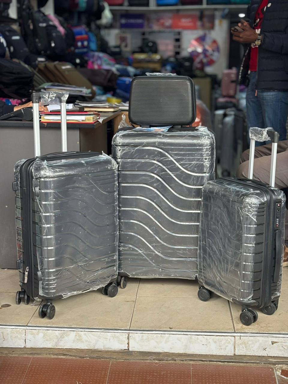 4 in 1 Luxurious unbreakable Suitcase