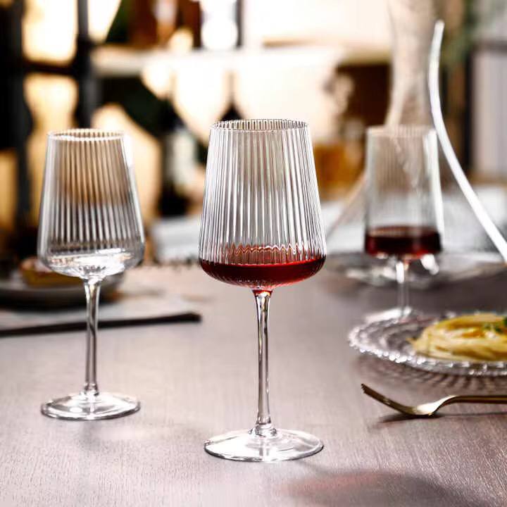 Elegant Ribbed wine Goblets
Vertical stripped wine glass with long stem