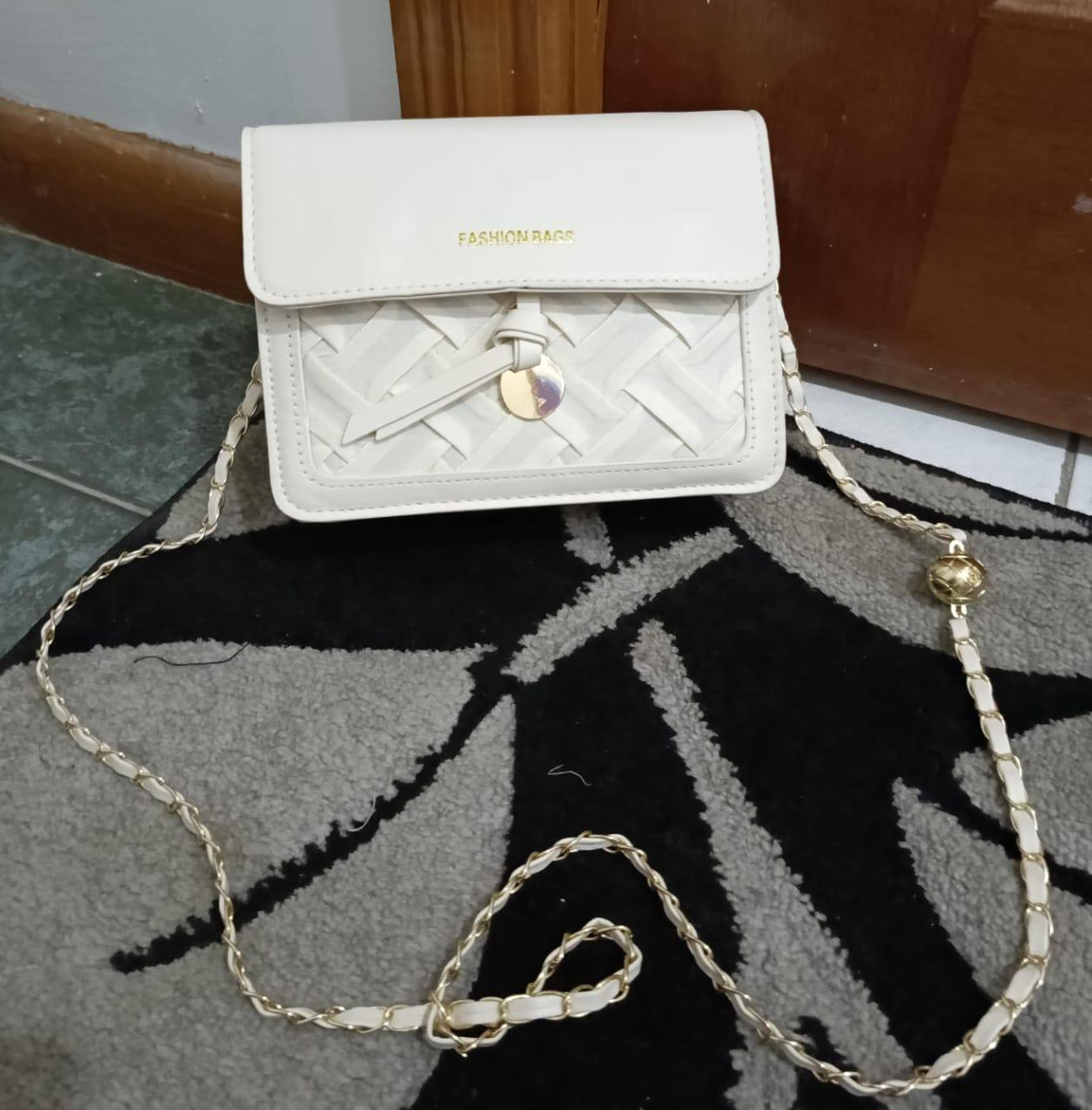 Elegant solid color sling bag