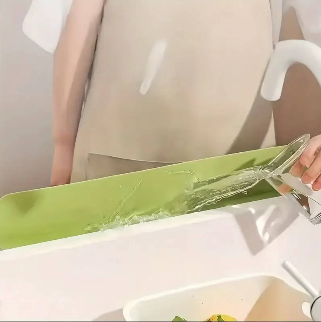 Kitchen Sink Splash Guard with Suction Cup