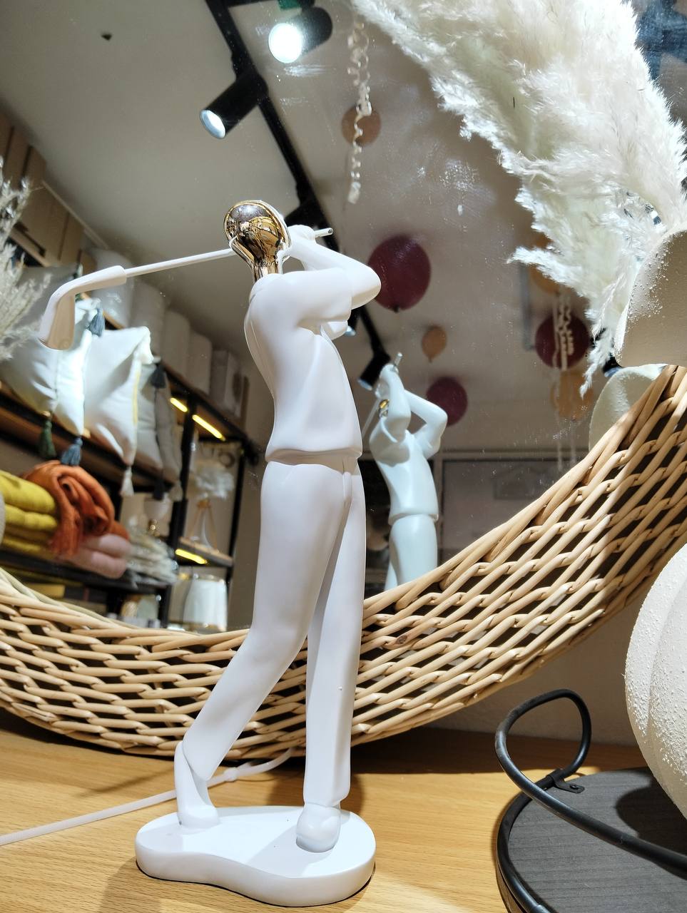 Office/home figure/golfing  Modeling Resin Table Ornaments