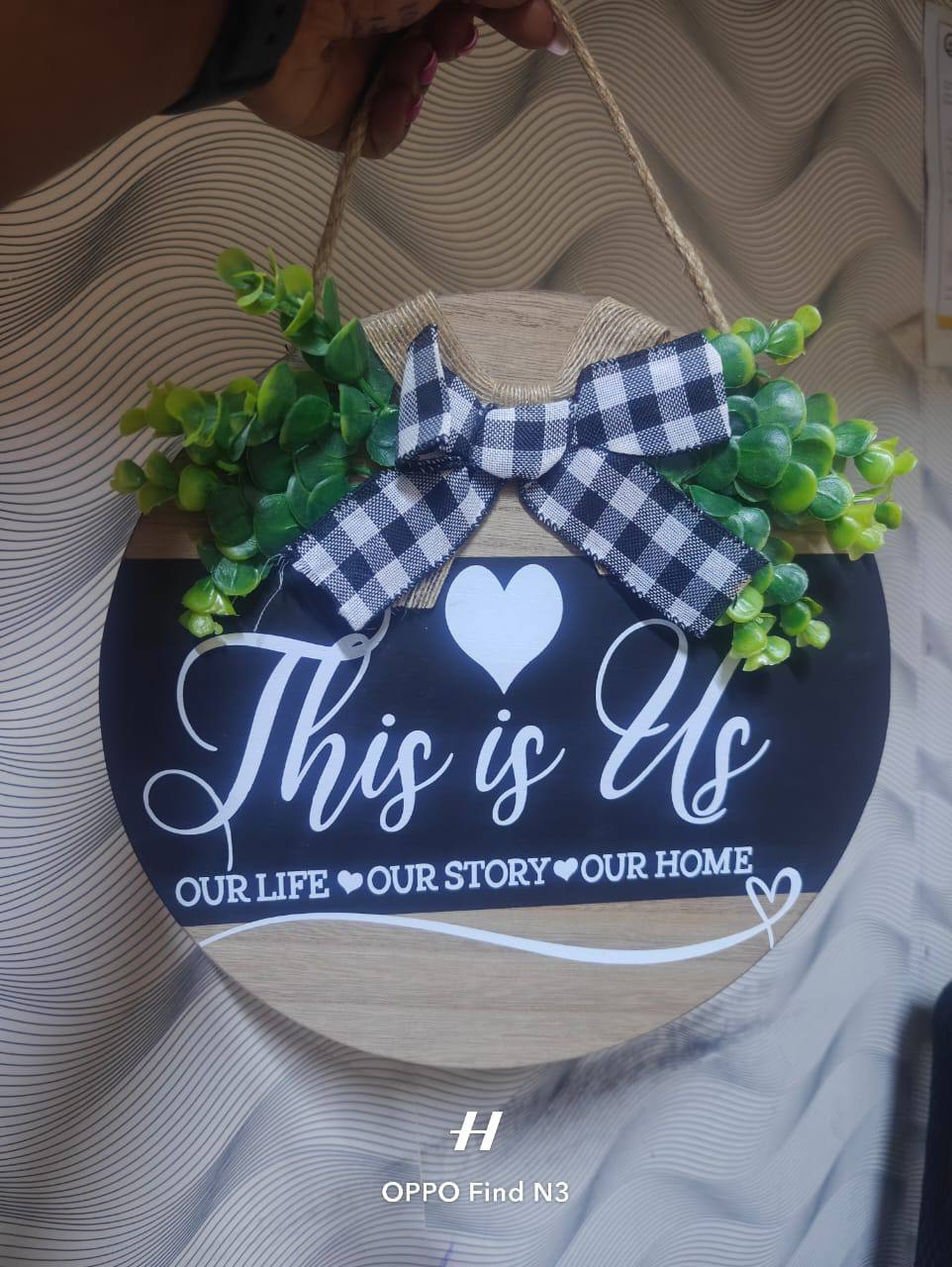 Round wooden wreath decor