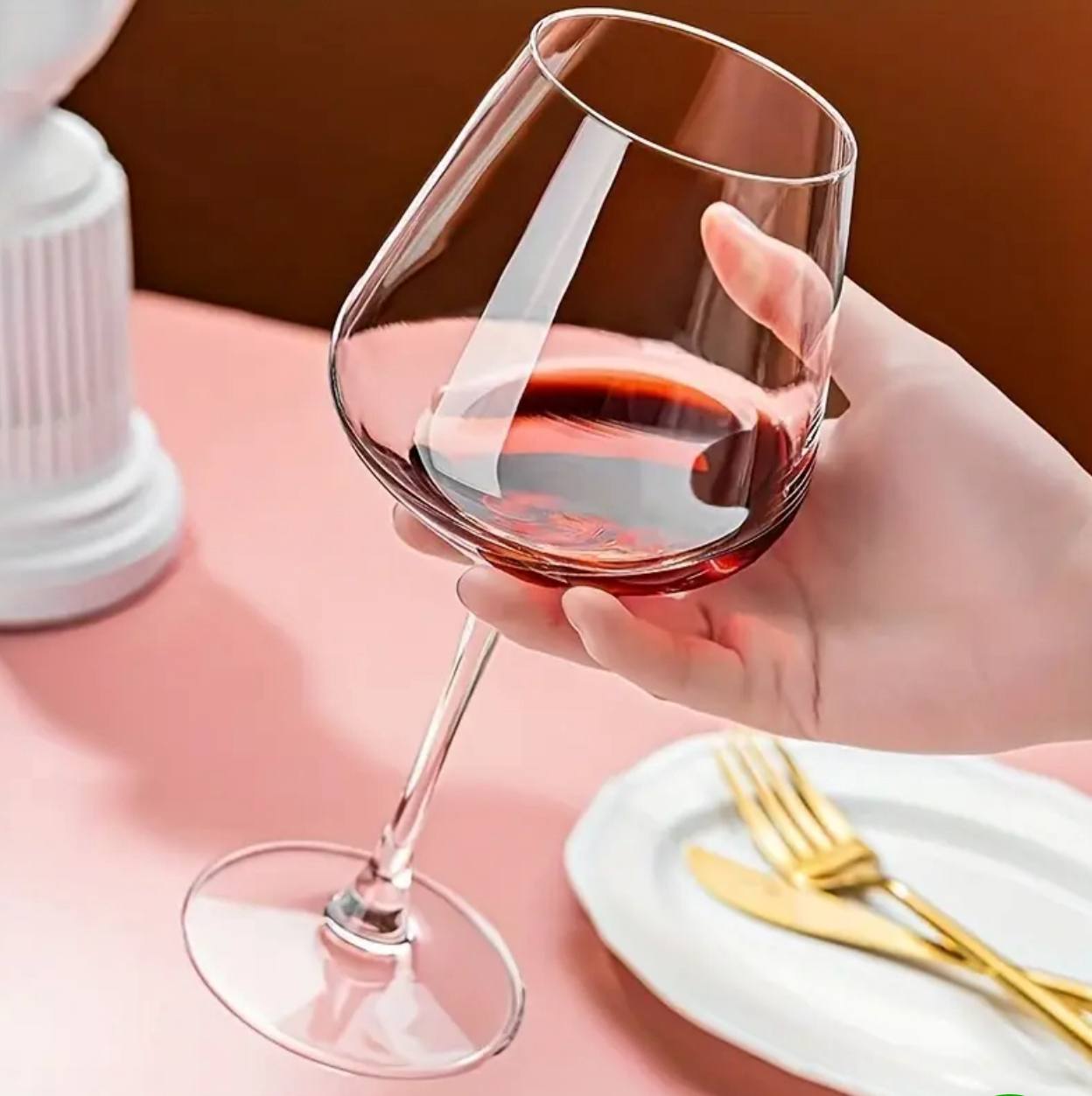 Long stem luxurious wine glasses
Clear.