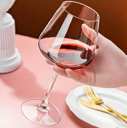 Long stem luxurious wine glasses
Clear.