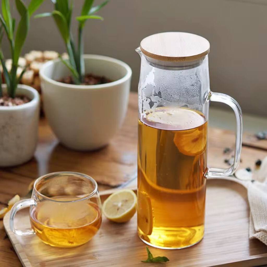 Heat resistant glass jug with an Airtight bamboo lid
