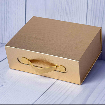 Luxurious  Gift Box With Handle Features
