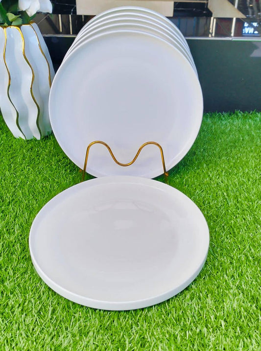 A set of 6pcs White plain dinner plates