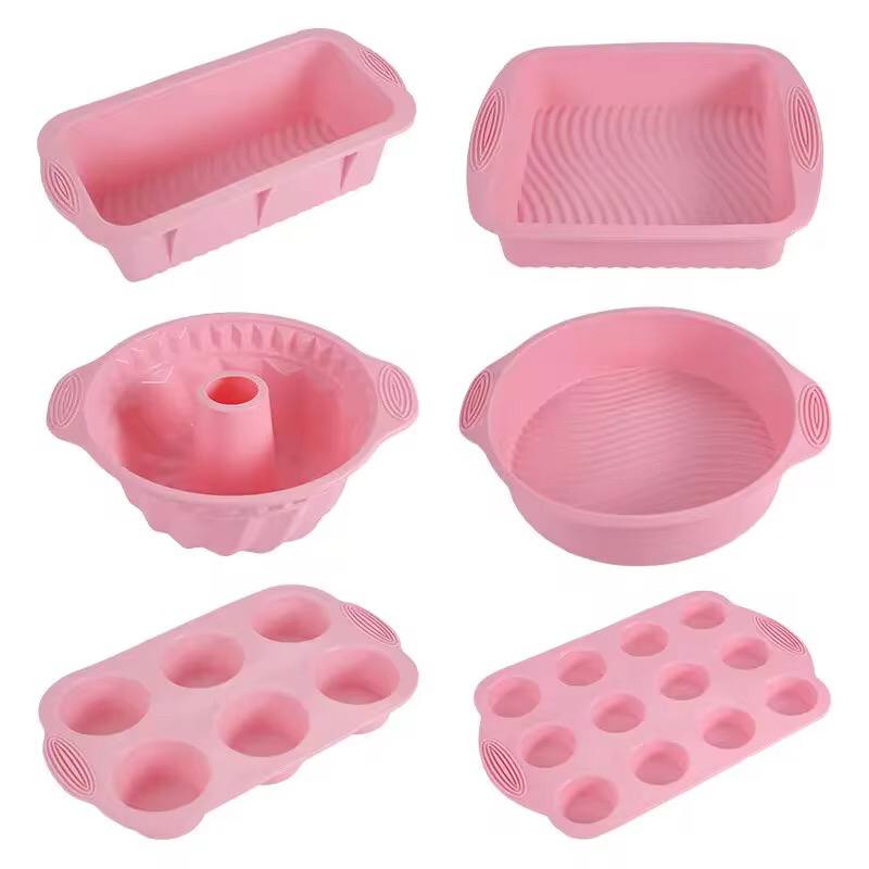 Silicone baking tins in square tin, round tin