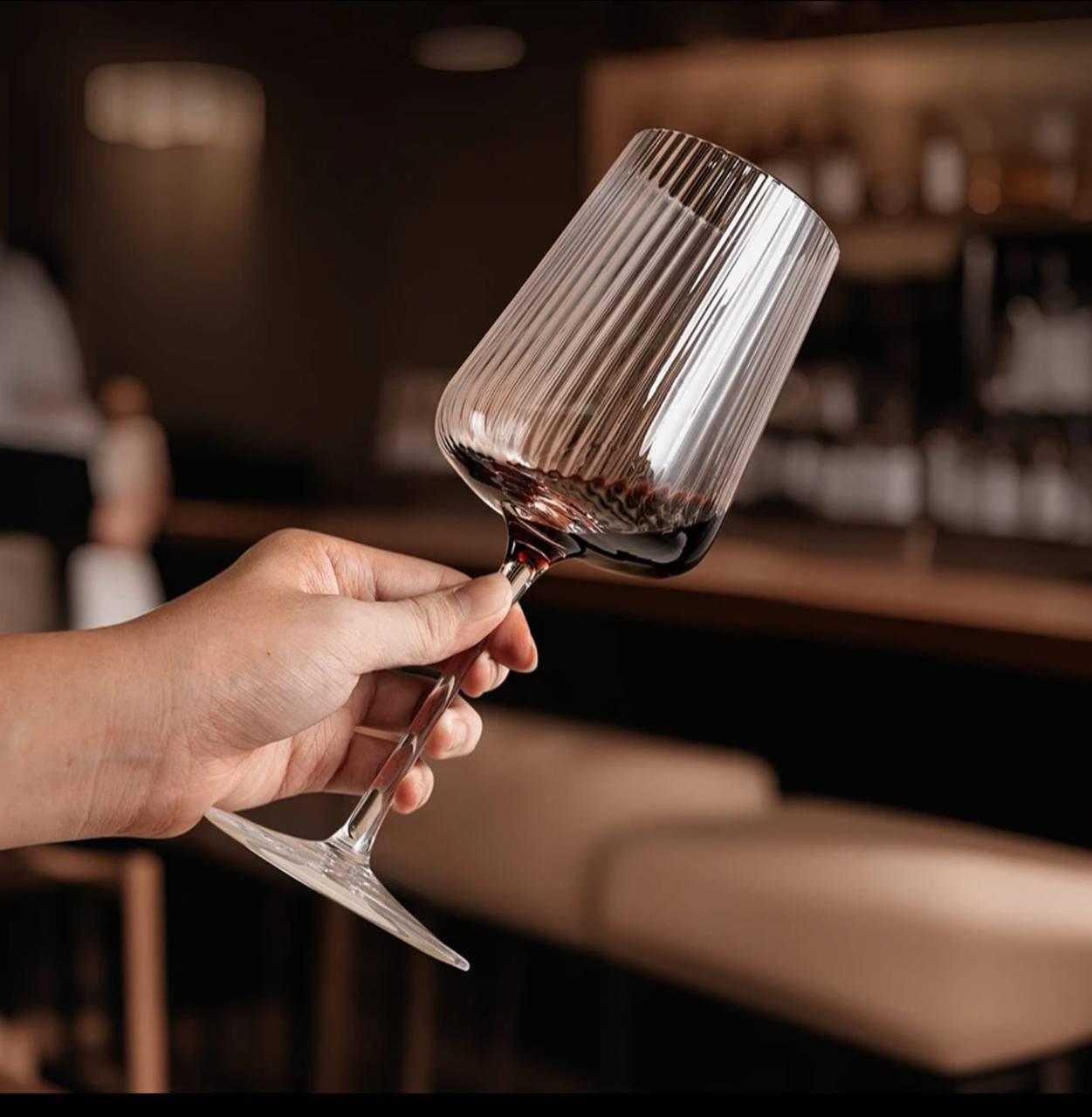 Elegant Ribbed wine Goblets
Vertical stripped wine glass with long stem