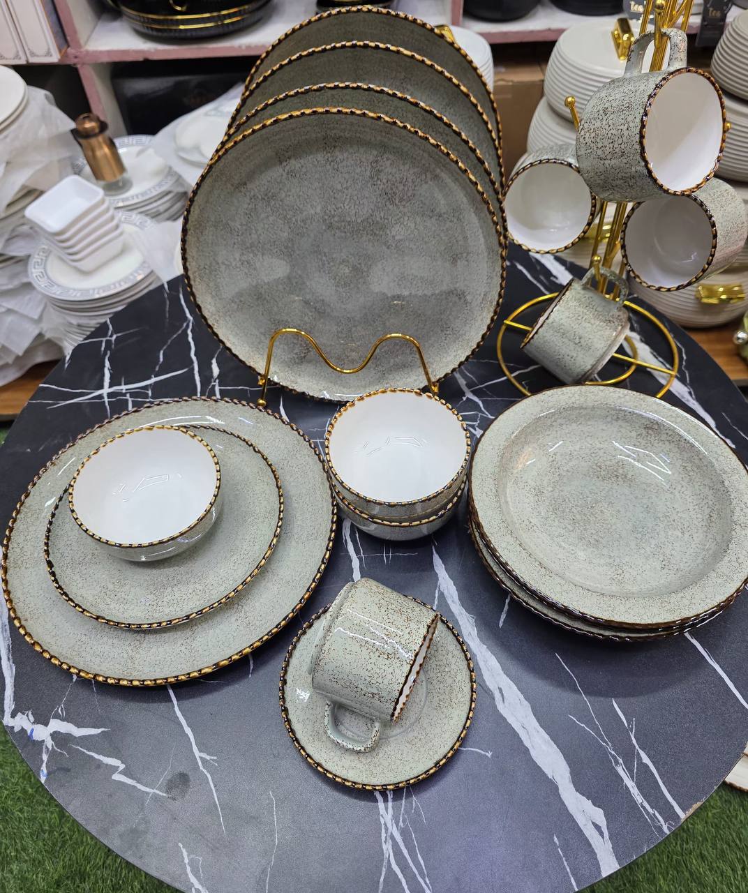 36pcs Dinner set. Elegant Luxury European Kiln Porcelain Dinner set.