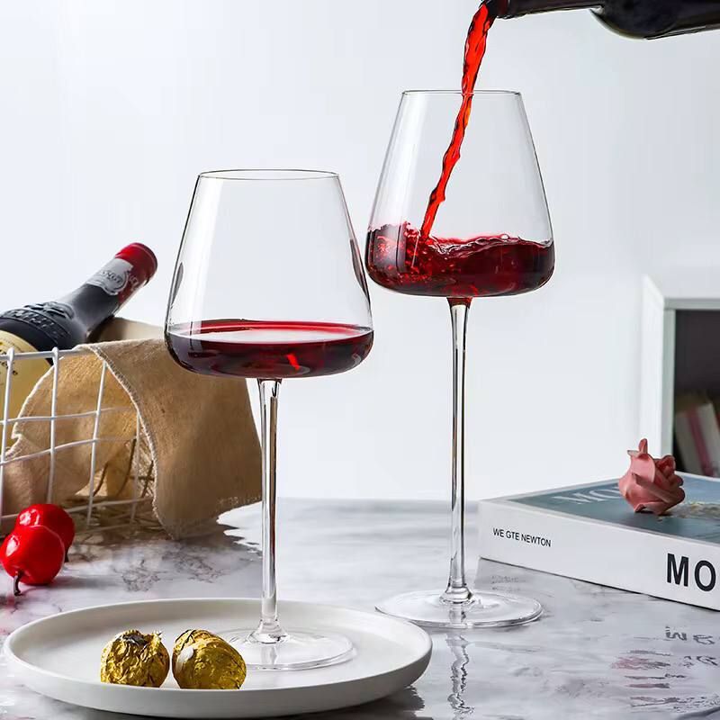 Goblet wine glass
Capacity. 613ml