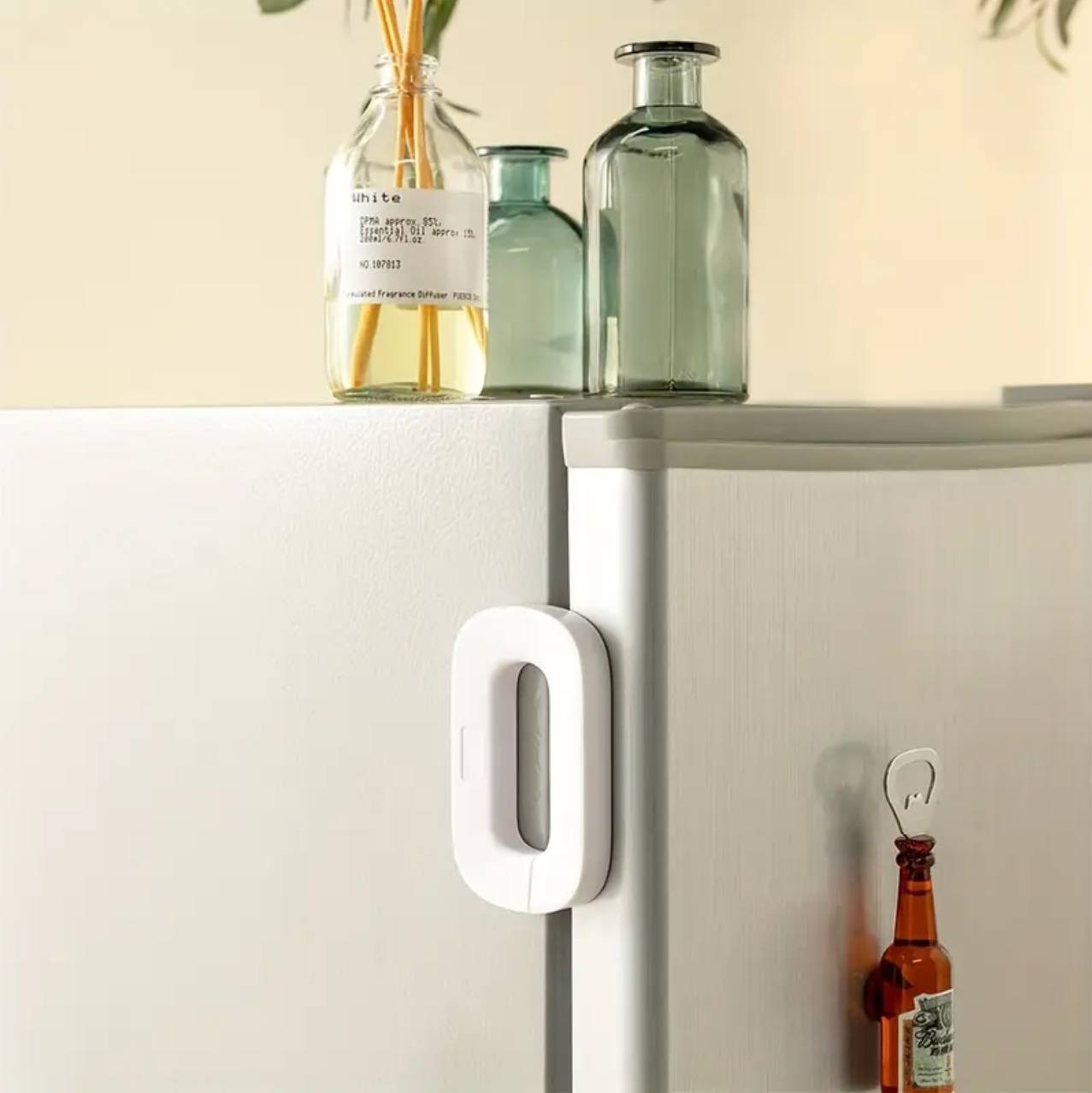 Refrigerator Door Child Safety Door Latch