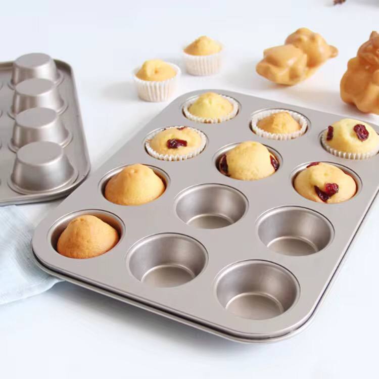 Nonstick 12 hole cupcake baking tin