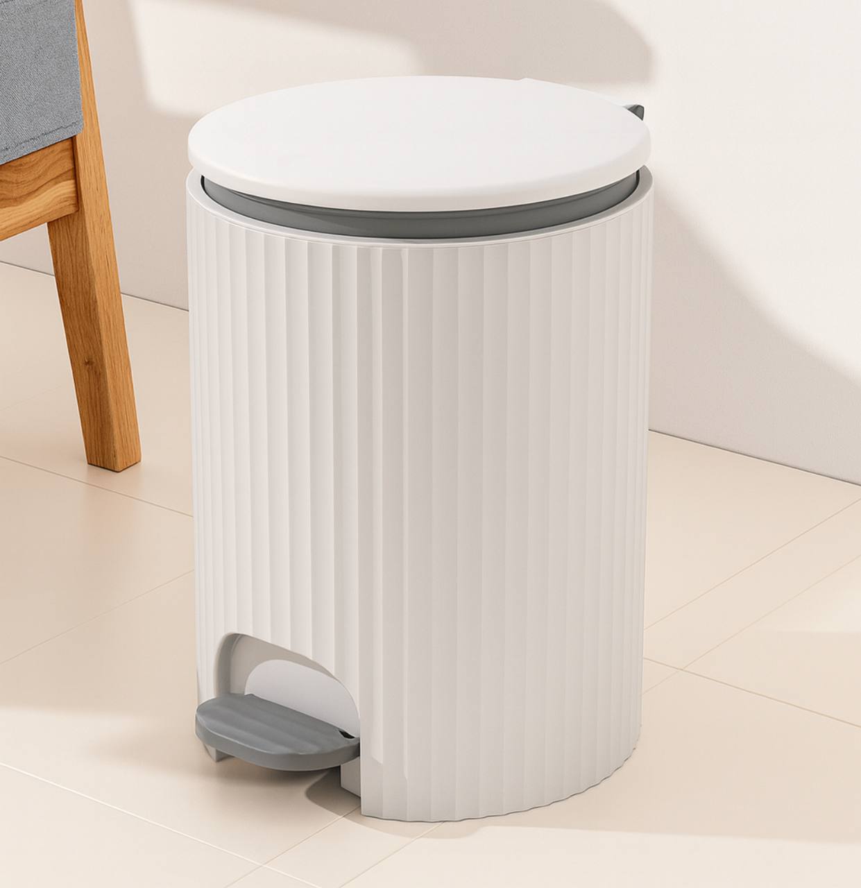 Foot Pedal push dustbin/trash can