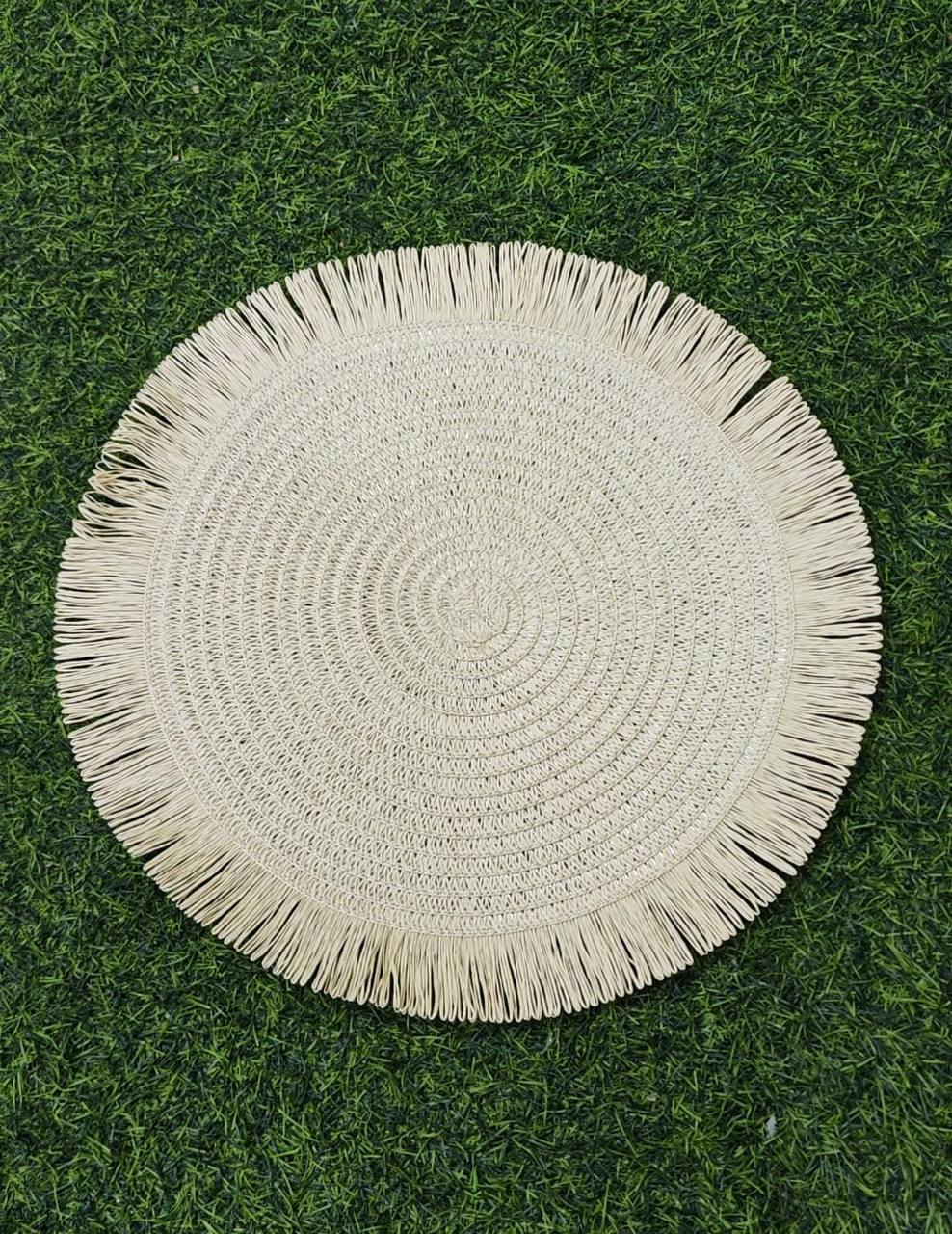 Luxurious woven round rattan Table mats/placemat
Size: 38cms
Colour: Dark brown, light brown and cream white 
6pcs