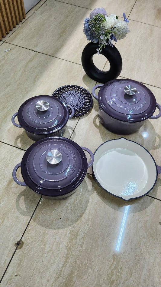 Cast iron dutch oven set