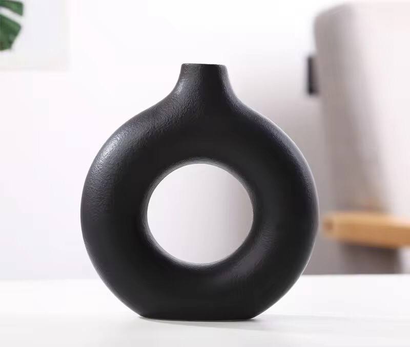 Doughnut-shape flower vase