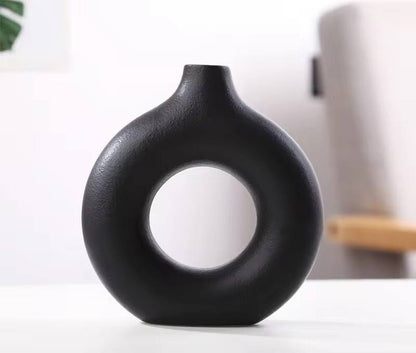 Doughnut-shape flower vase
