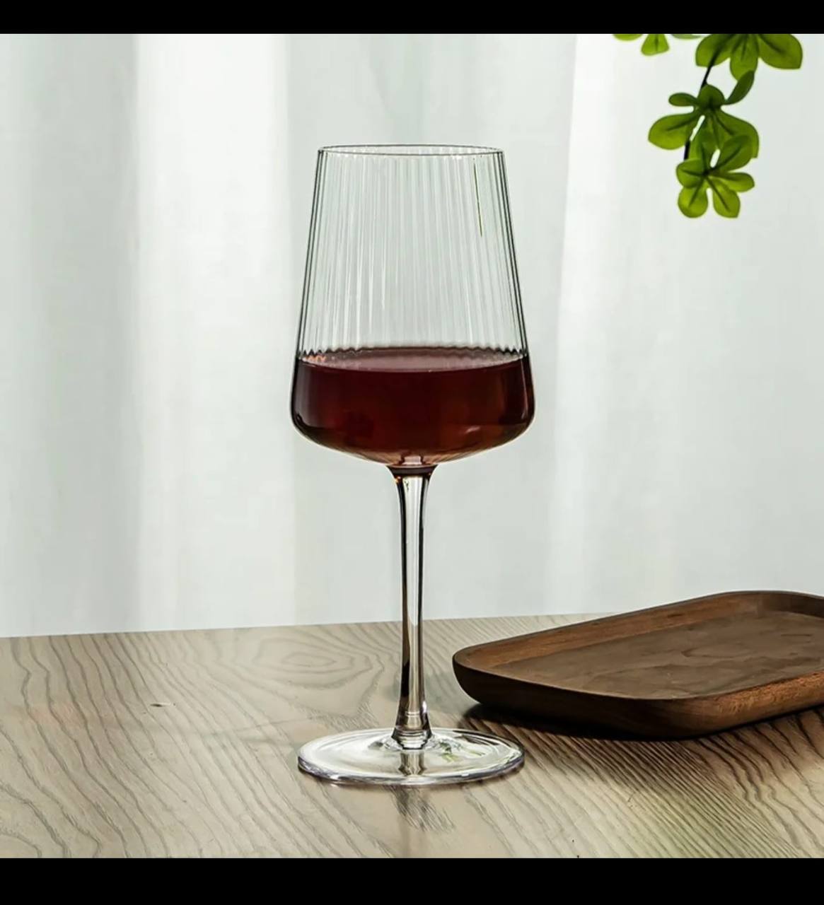 Elegant Ribbed wine Goblets
Vertical stripped wine glass with long stem