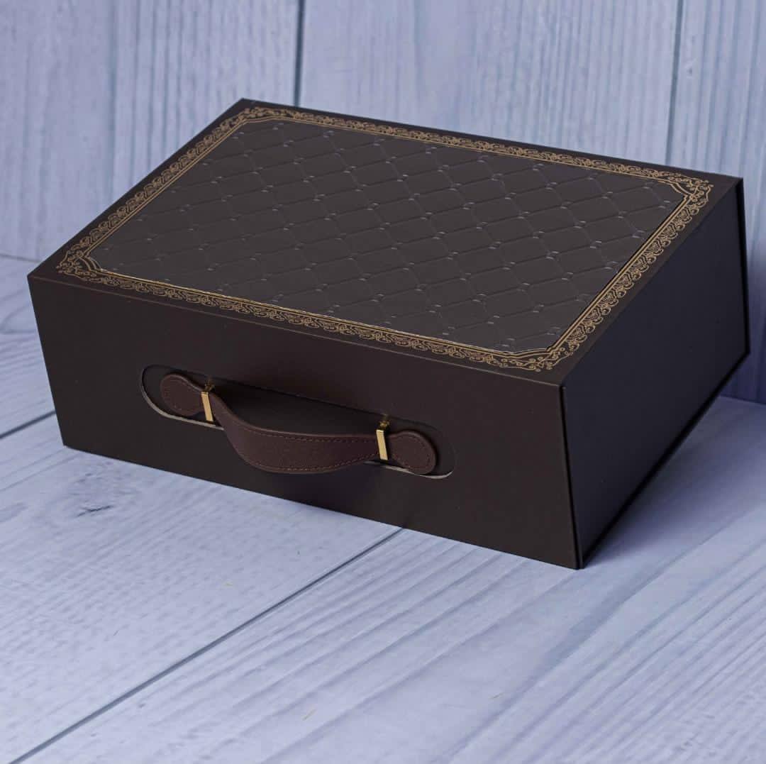 Luxurious  Gift Box With Handle Feature.