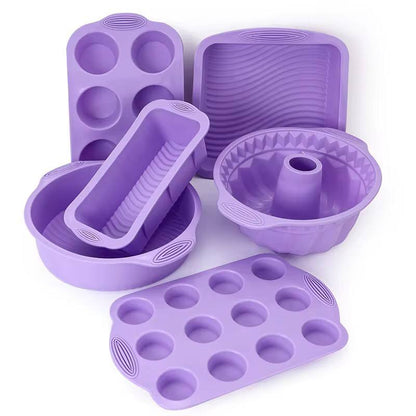 Silicone baking tins in square tin, round tin