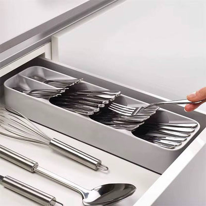 Compact cutlery holder
